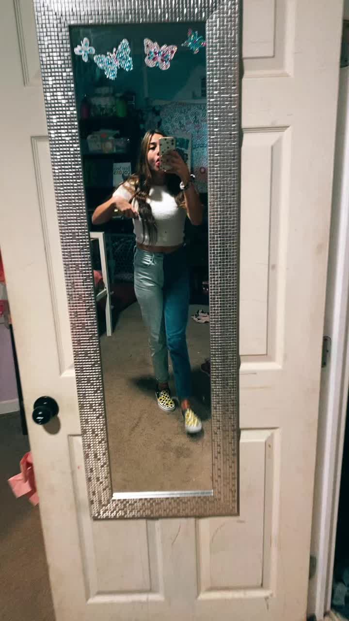 @Häÿłëë Fäłłś 🌸🤍.