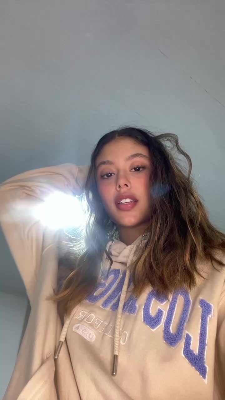 @IG: pamela_flores_x