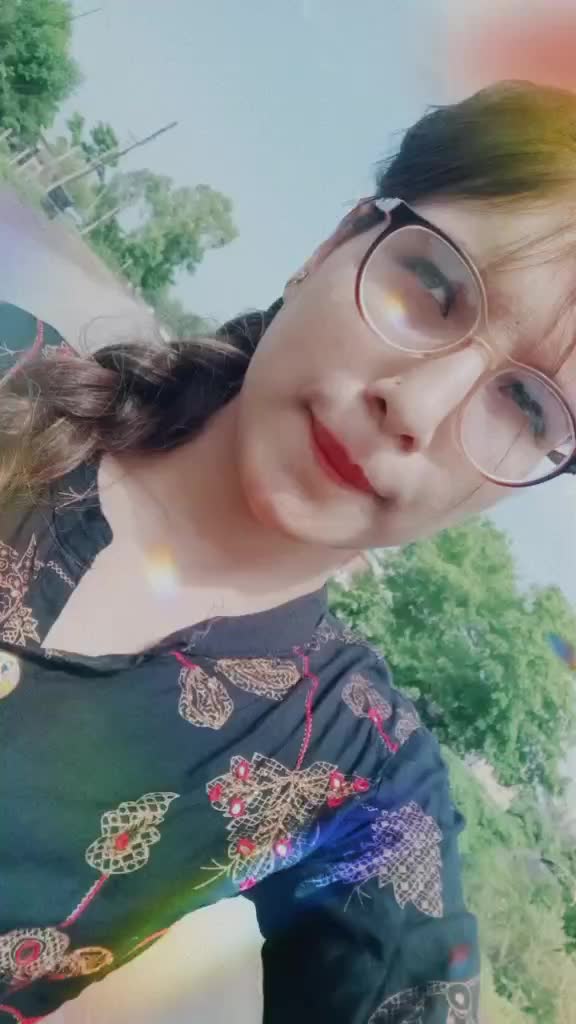 @🐾Radhika🐸