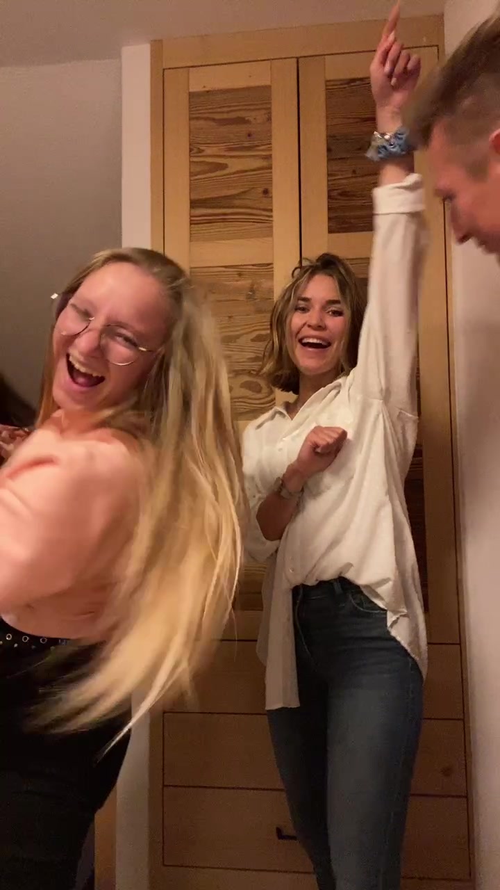 @_AleKat_