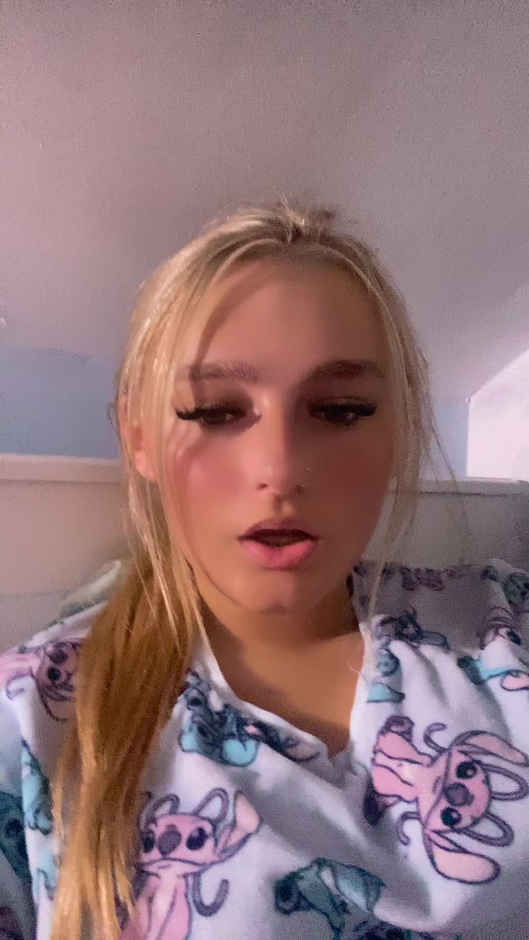 @Angel🪽🍒🪩