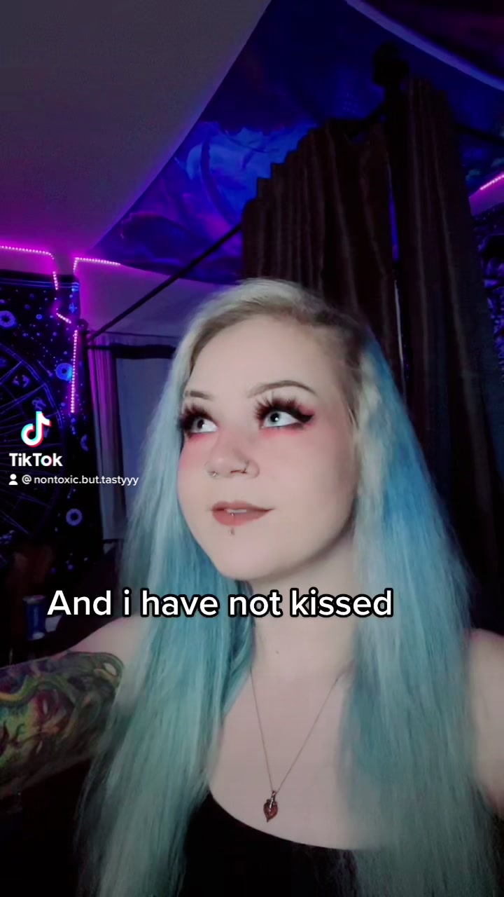 @Mercedes🏳️🌈