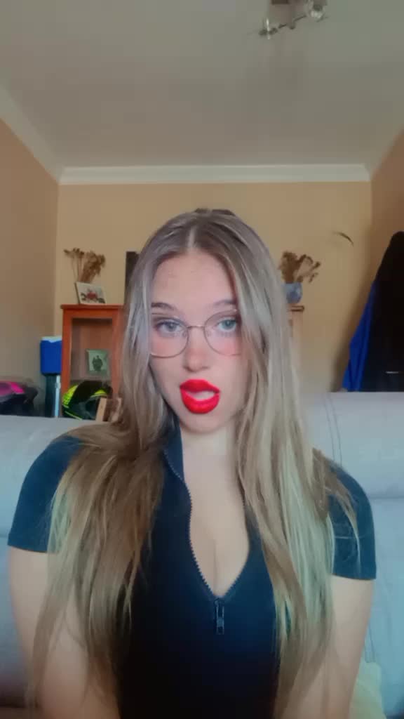@Claauudiia01