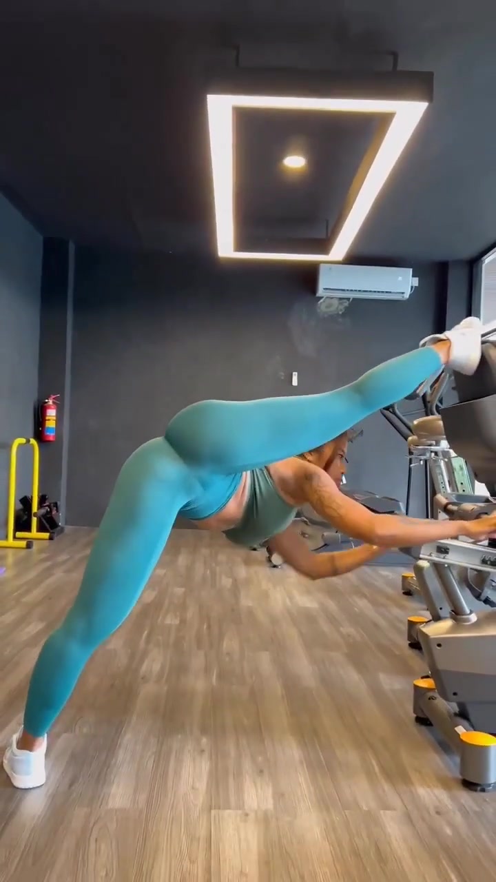 @lilybrownflexyoga