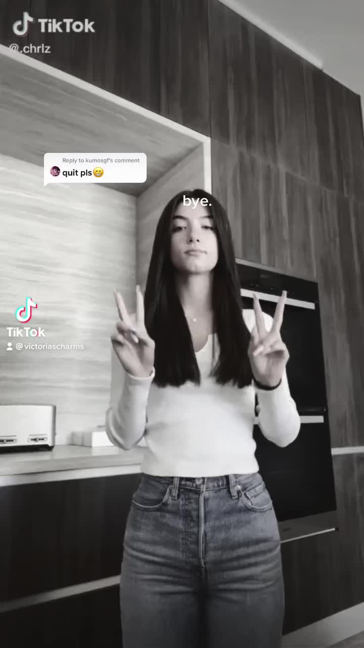 @victoriascharms