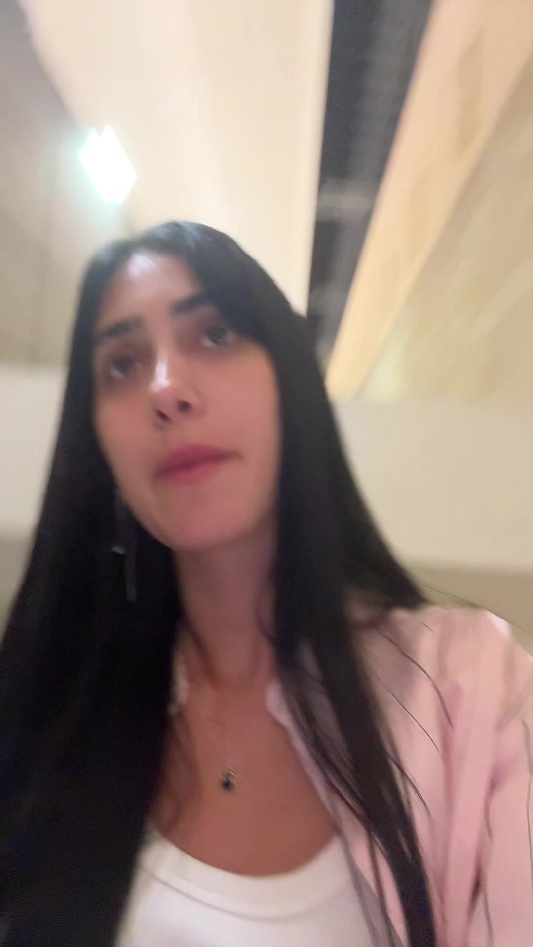 @R;)