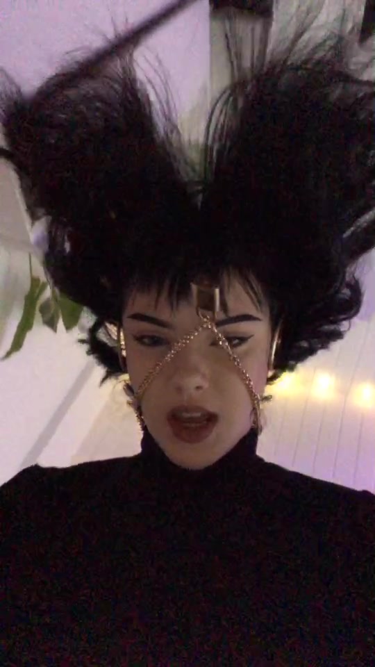 @M E L I N A C E L I N E