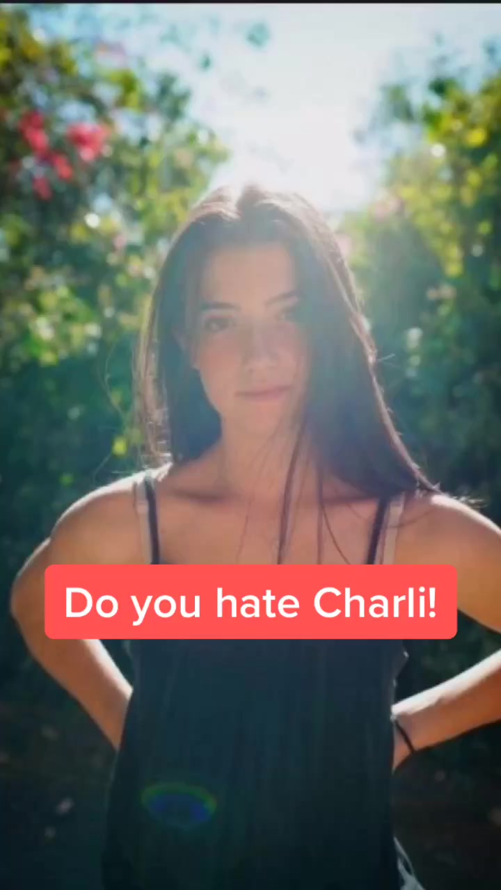 @Leah🦋 {Charli Fan}