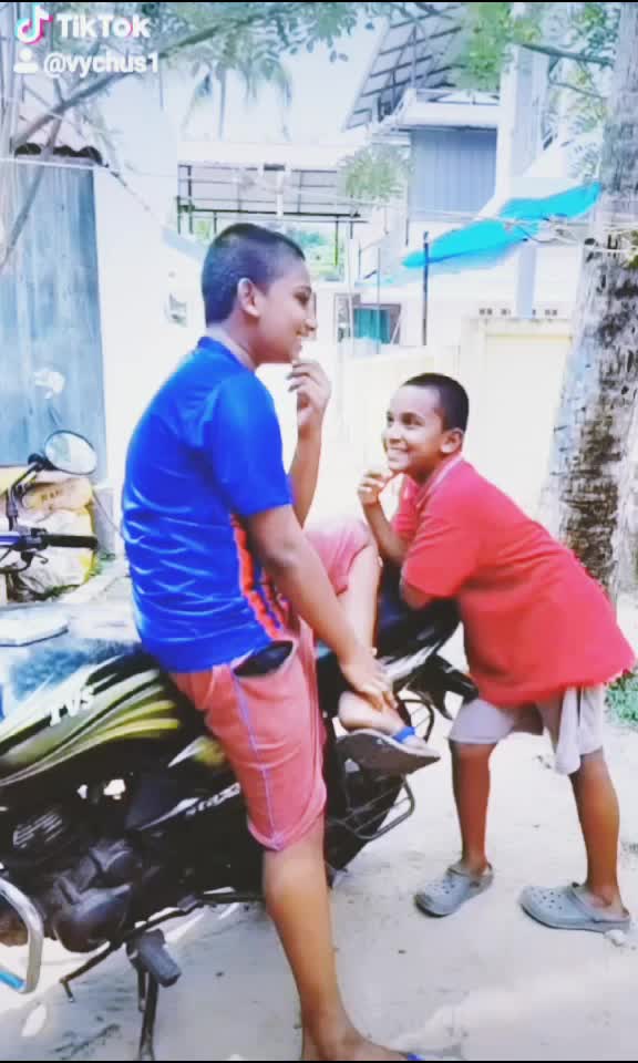 @ചേട്ടനും അനിയന്മാരും