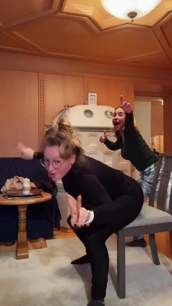 @_AleKat_