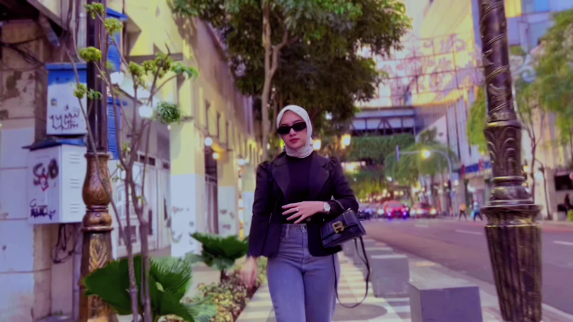 @Indrahn_