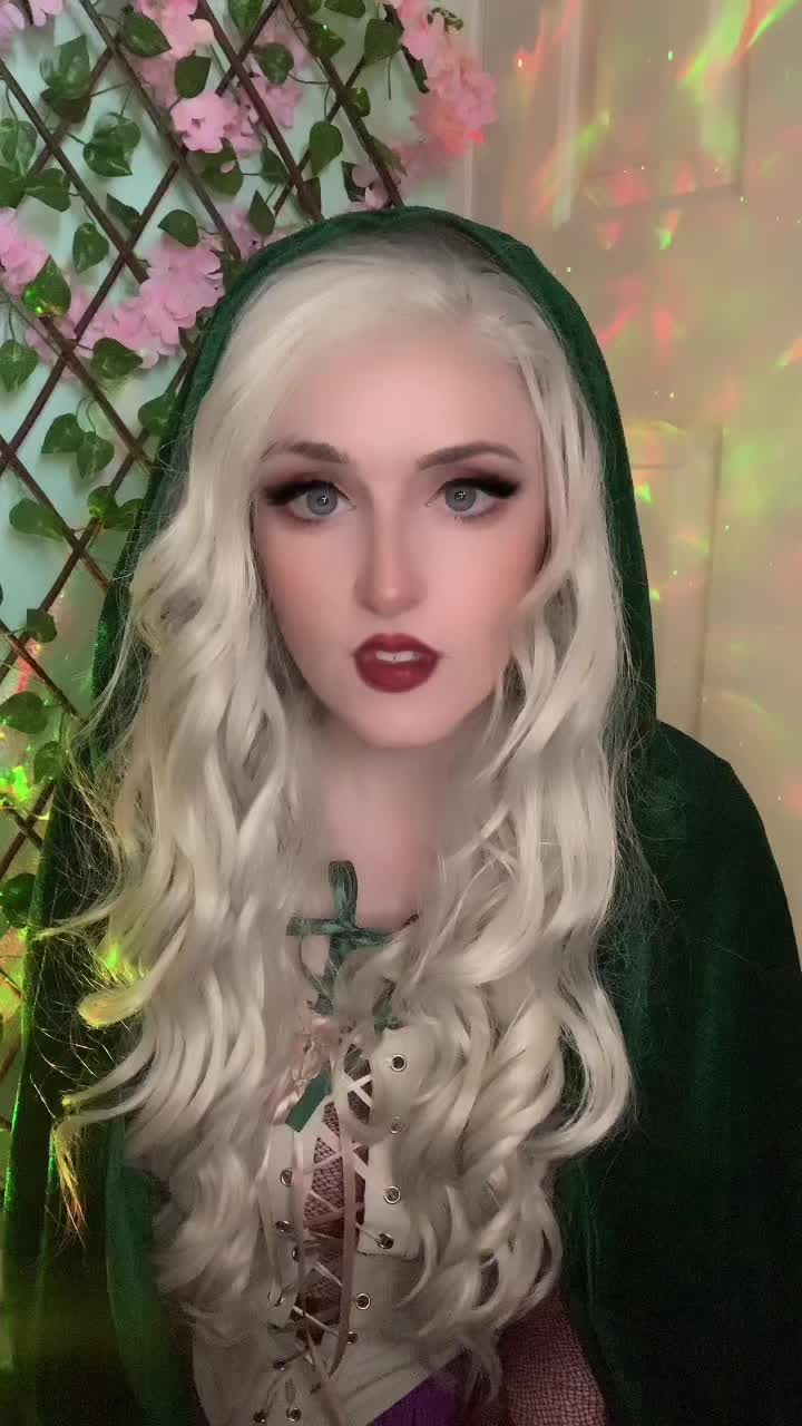 @Pixie_Scarlett