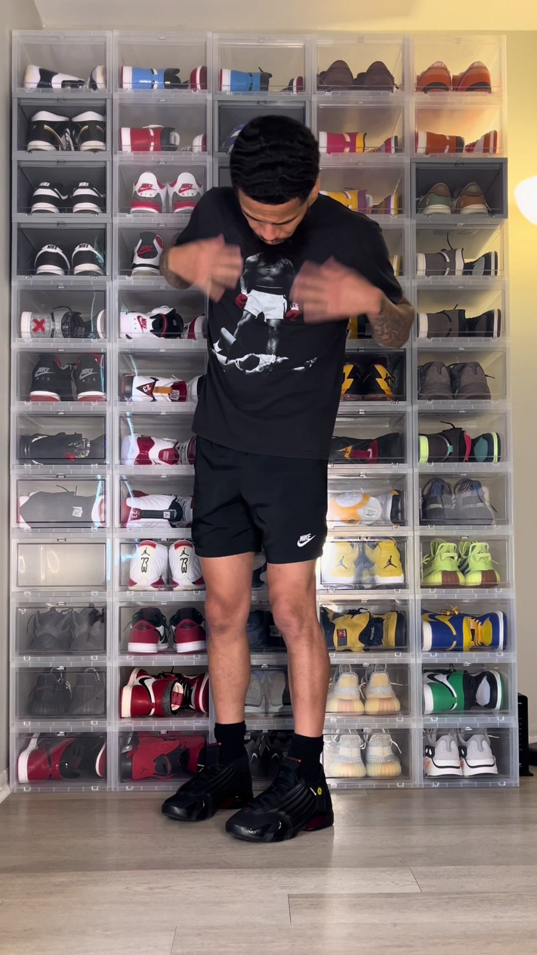 @MrSneakerWall
