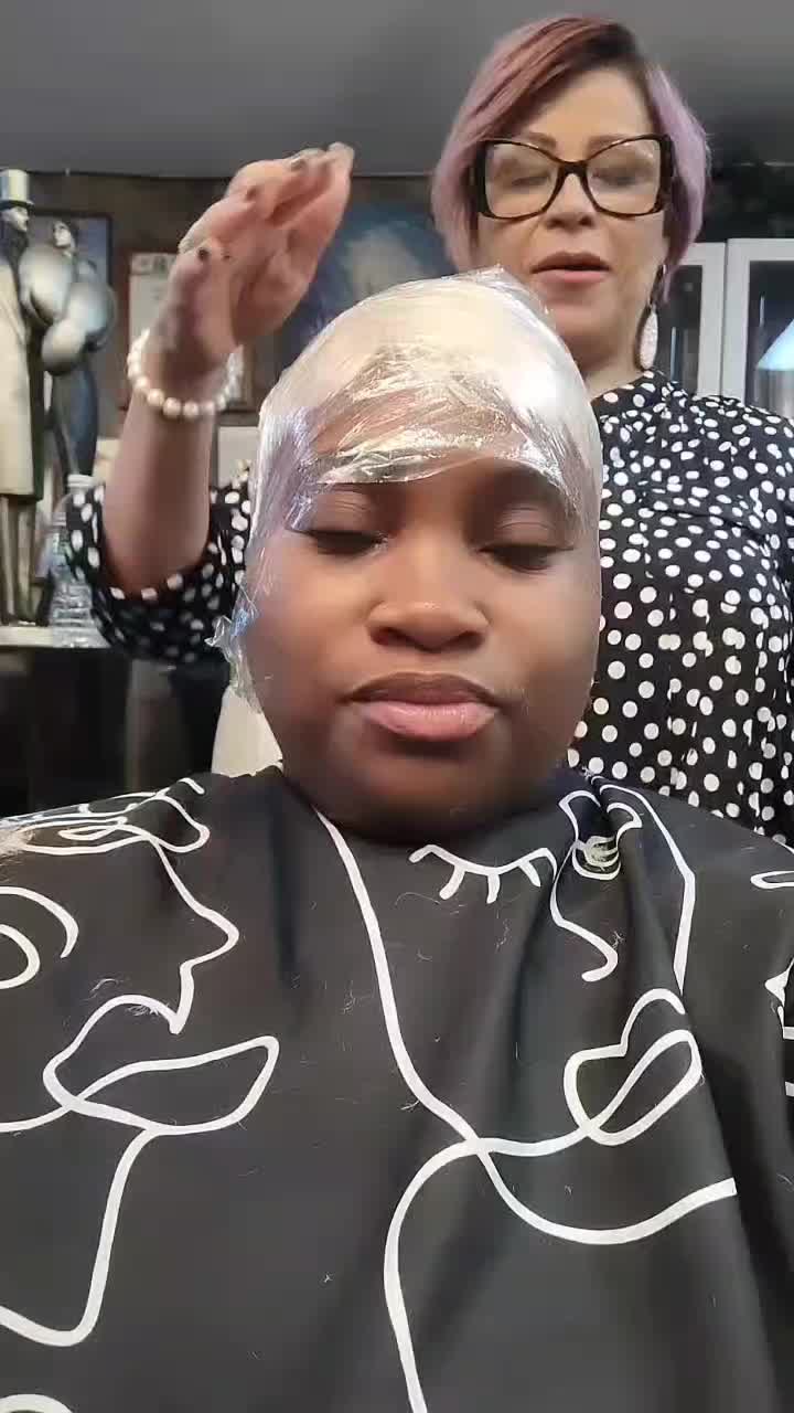 @Lisa's Hairzone