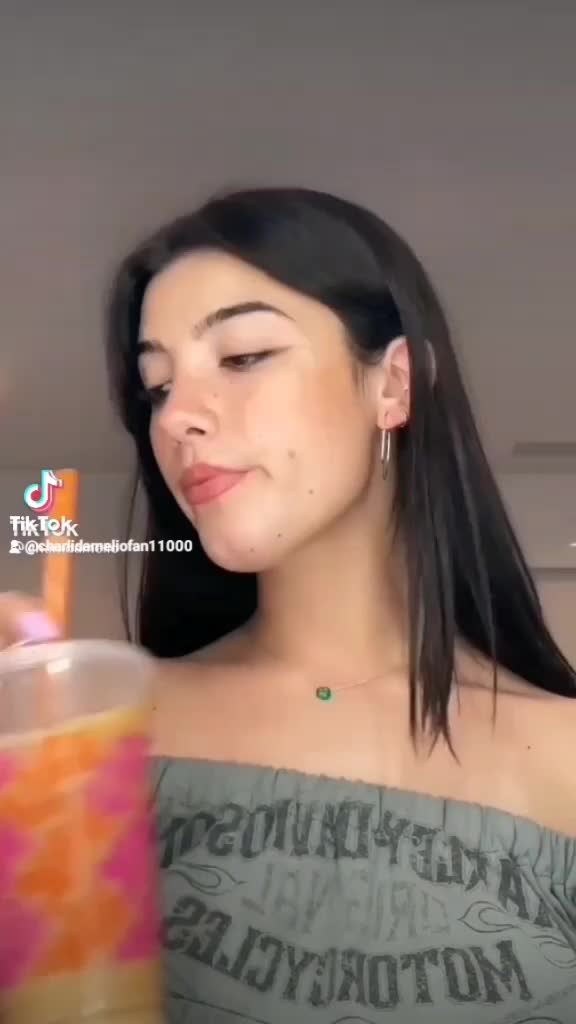 @Charli d' amelio