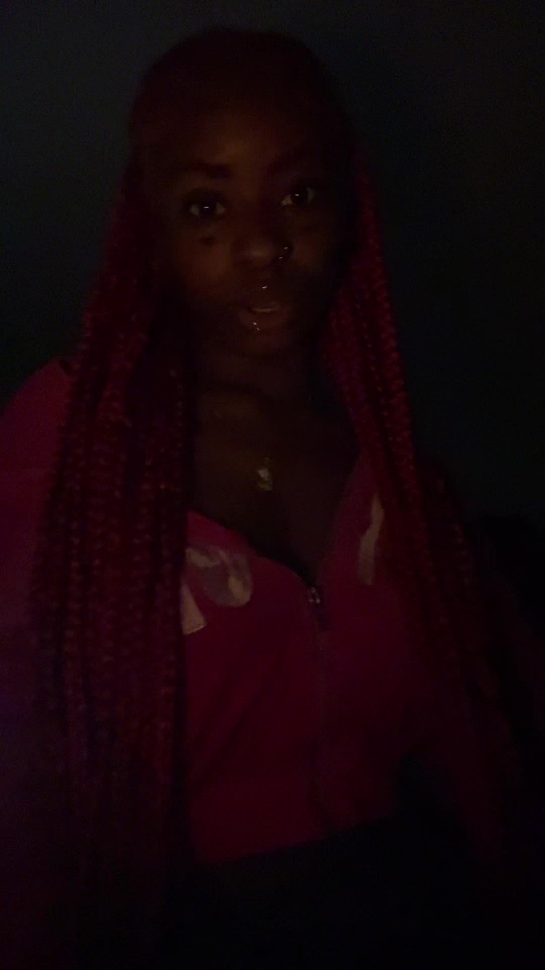 @YES it be queefin .