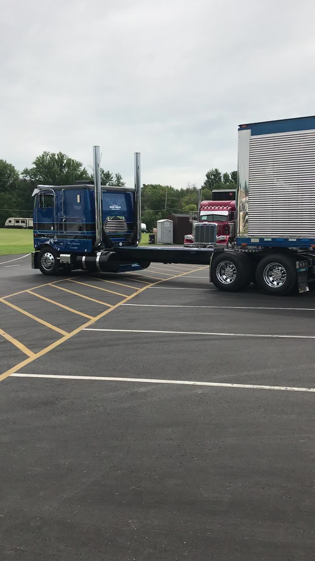 @LexingtonTruck&Trailer