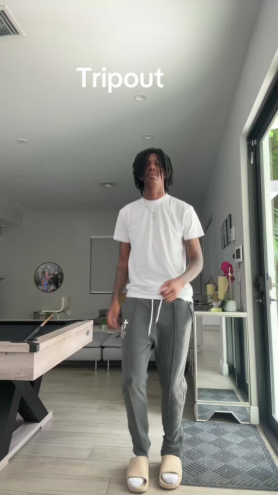 @looktrayagain