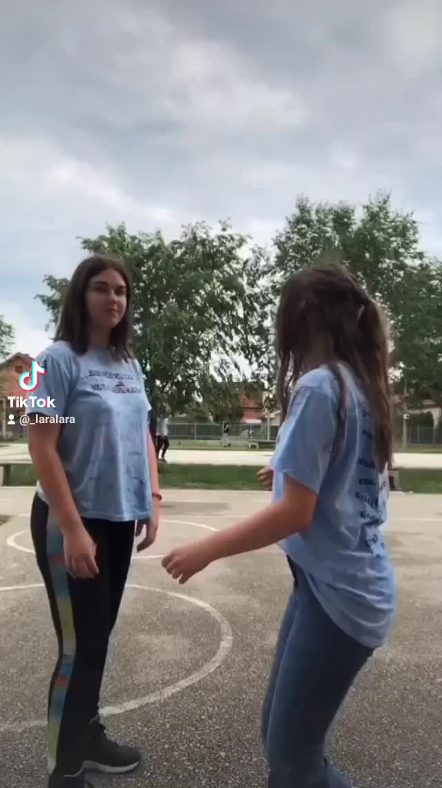 @_laralara