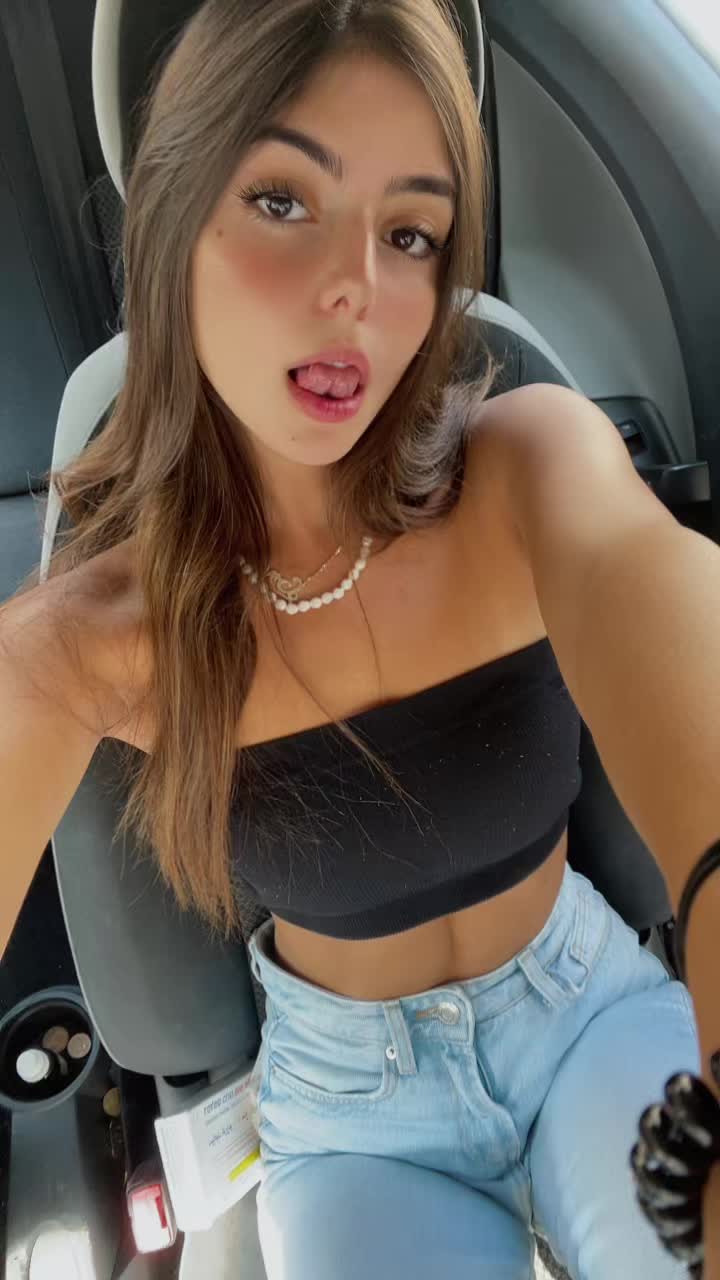 @מיכל שלוּש