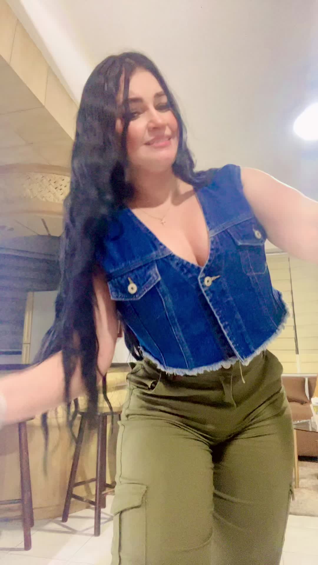 @Gina González