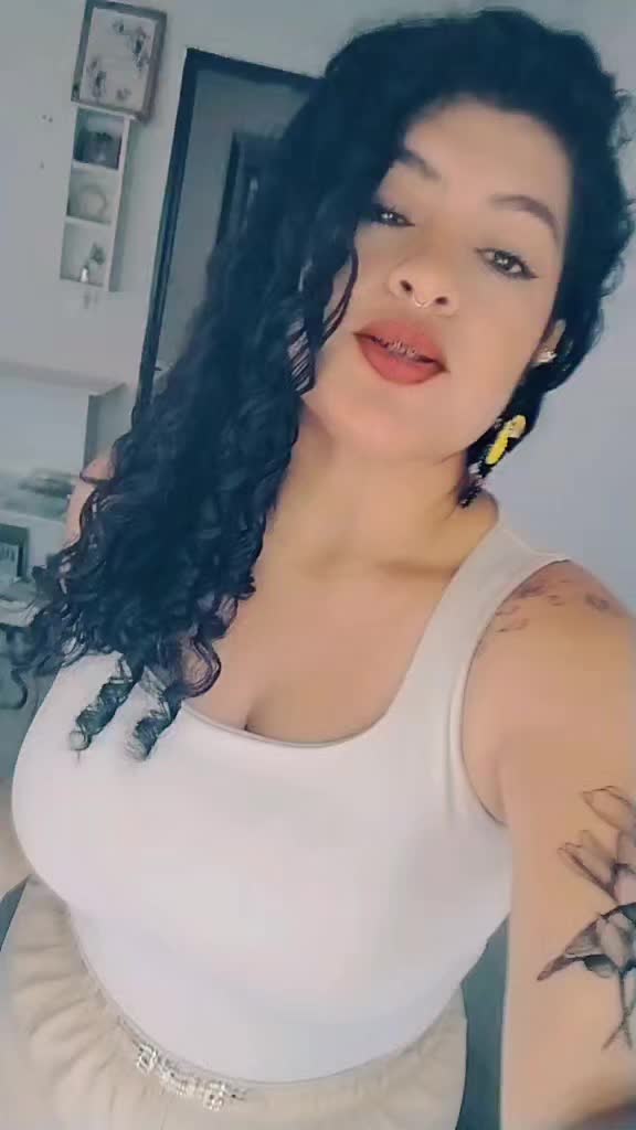 @Anyi Chaves 💜💄💋🇨🇴