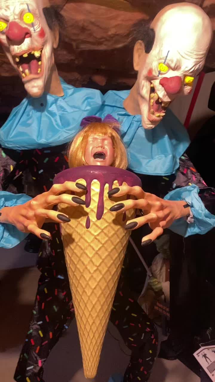 @Deezanimatronics