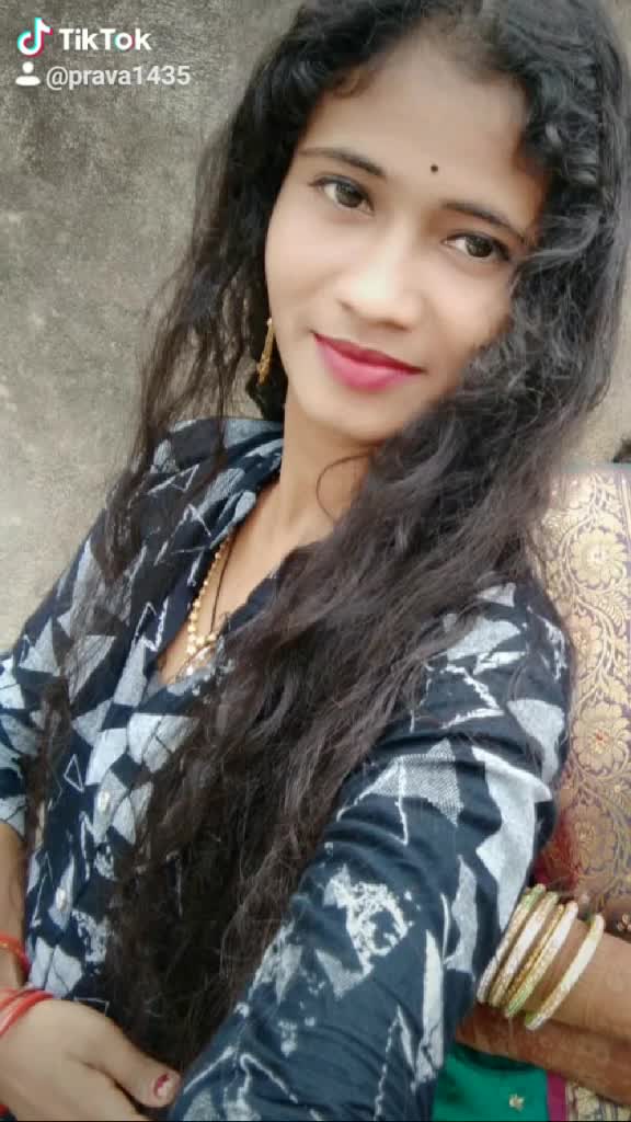 @SMILE QUEEN PRAVA👑