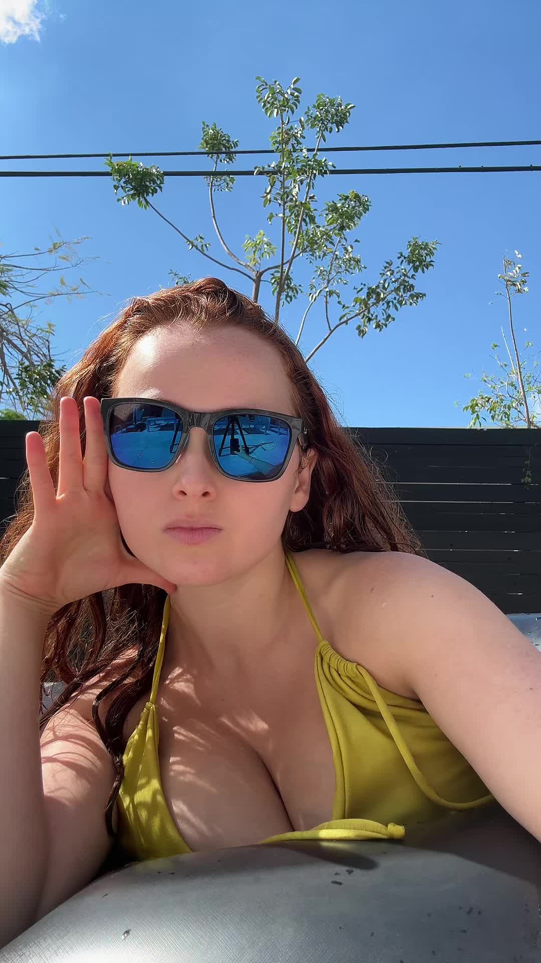 @Redeviee