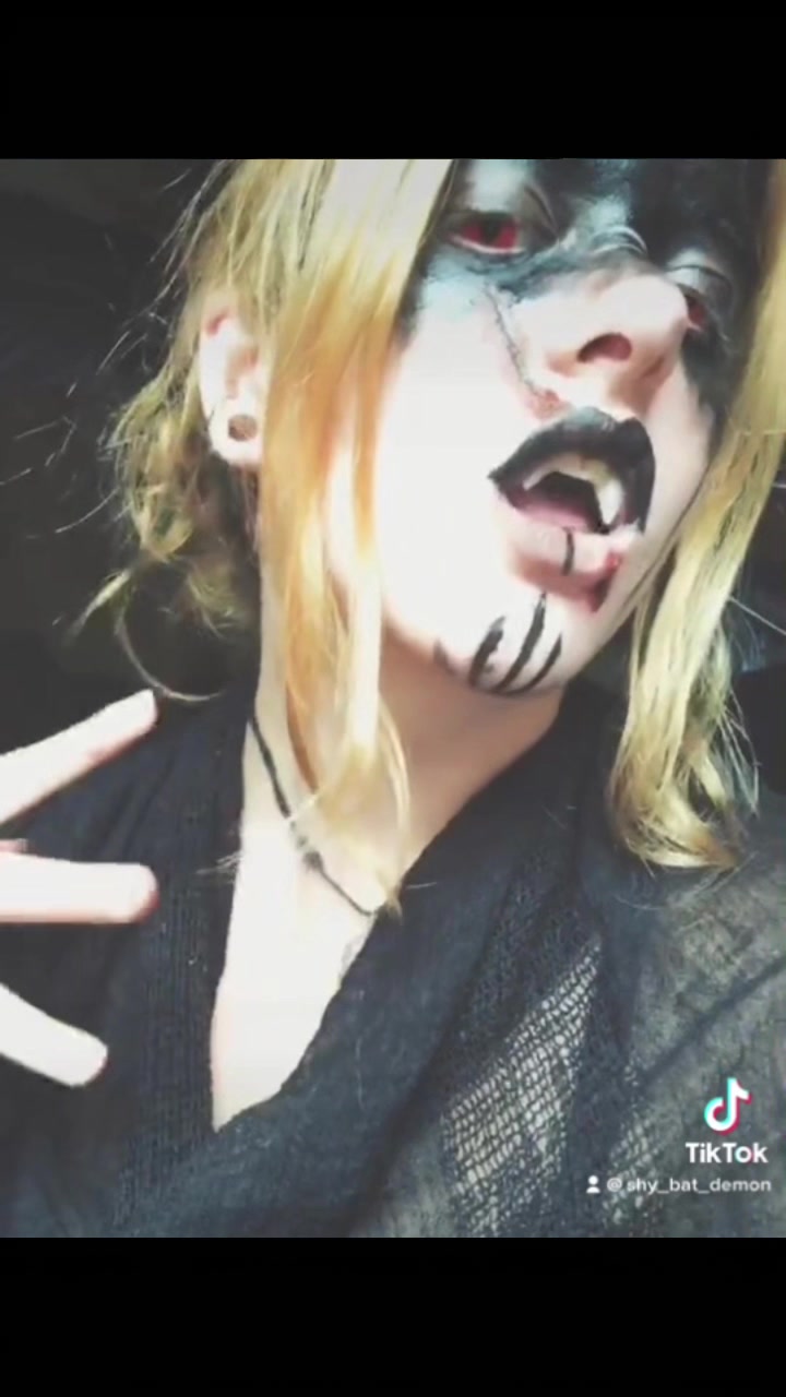 @shy_bat_demon
