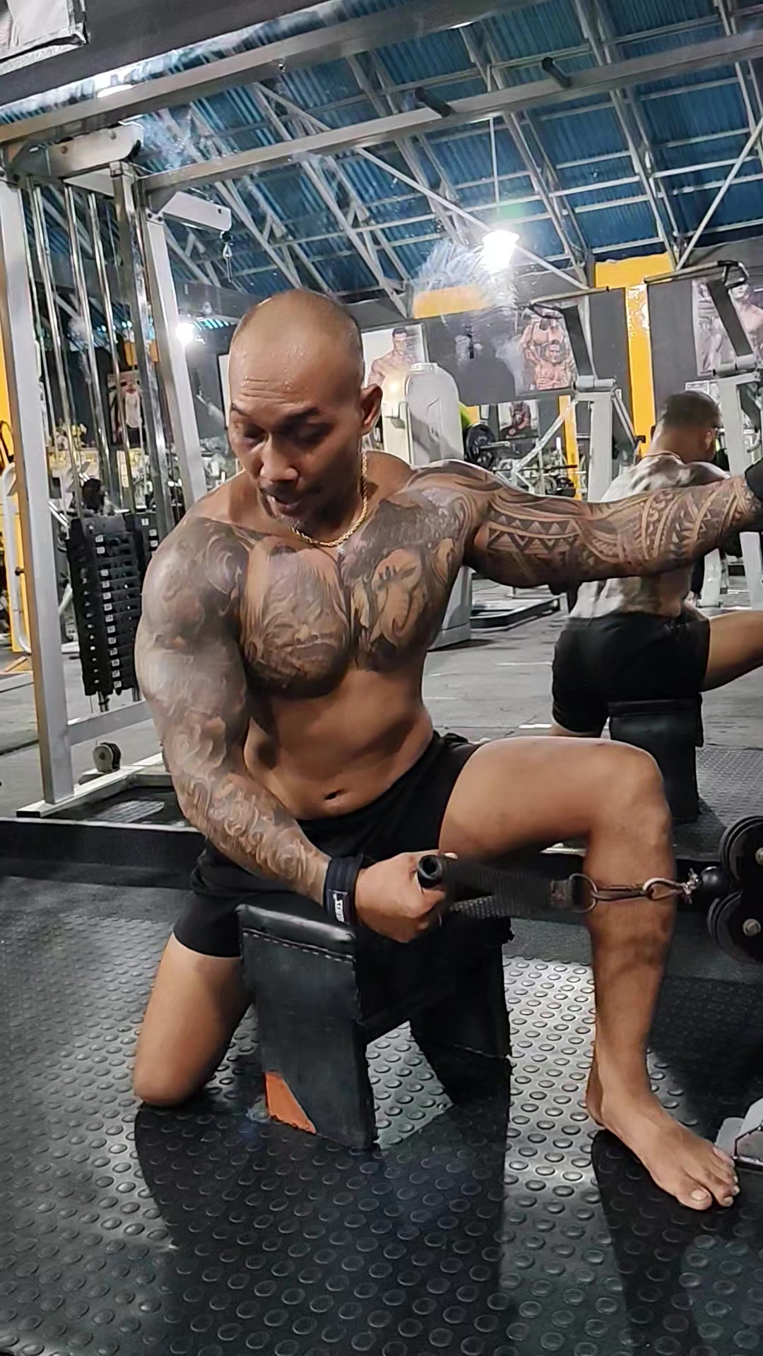 @HOBBS BALI GYM