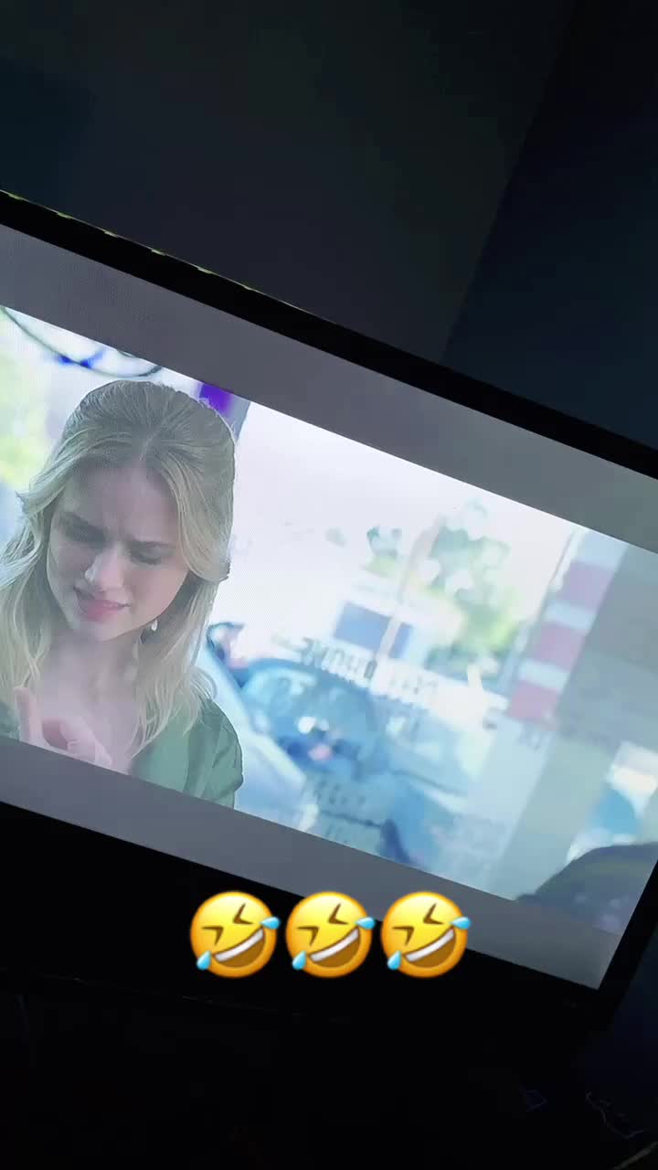 @FeliciaAnnette⚡️🖤💛