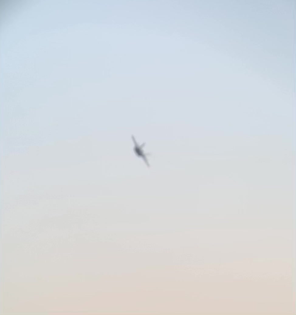 @🛩️