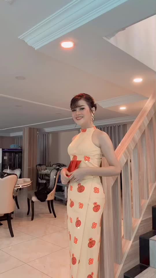 @Shweyi win Htet San