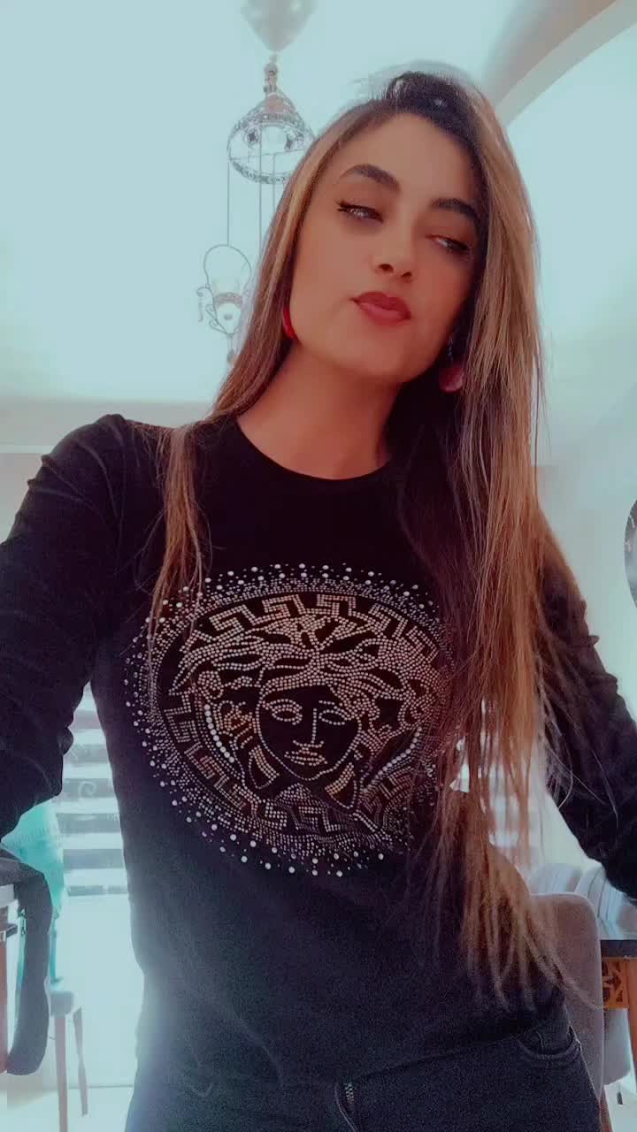 @ÖZLEM TEKEŞ 🖤🖤