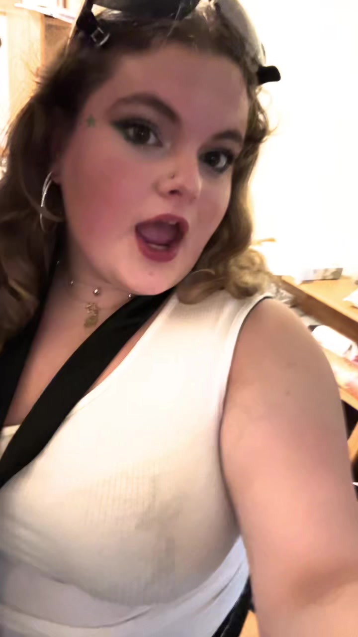 @chillandhotandcoolgirl