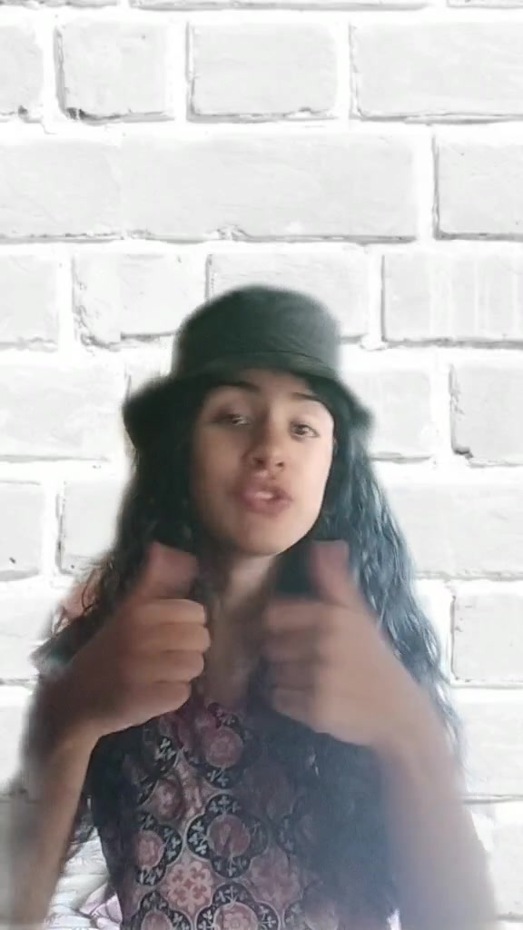 @Vitória Vivian ✨
