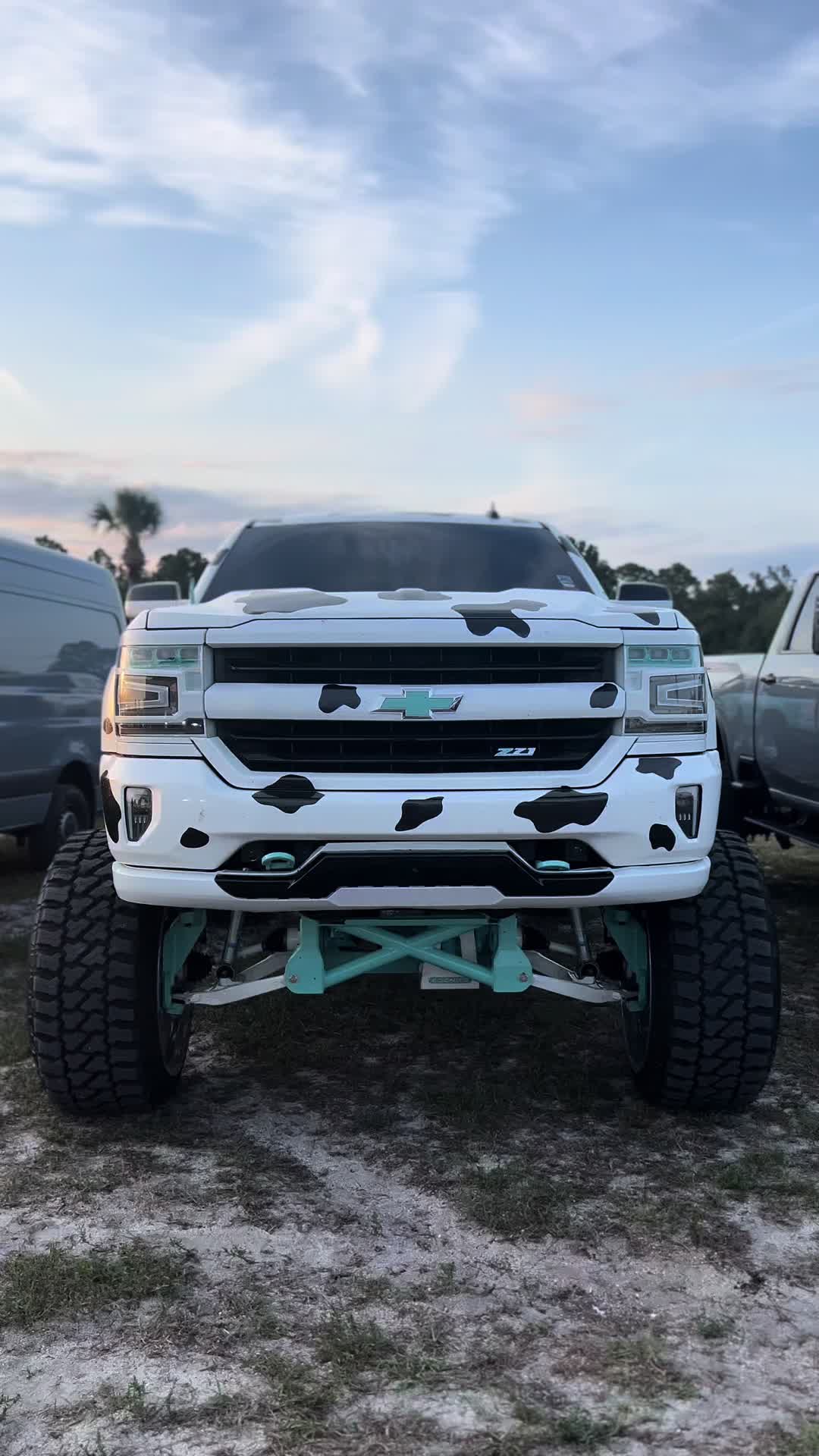 @trucks.com