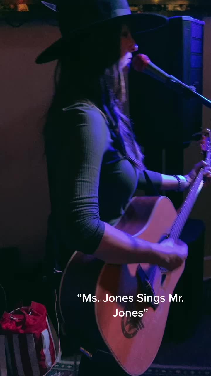 @amandaojones
