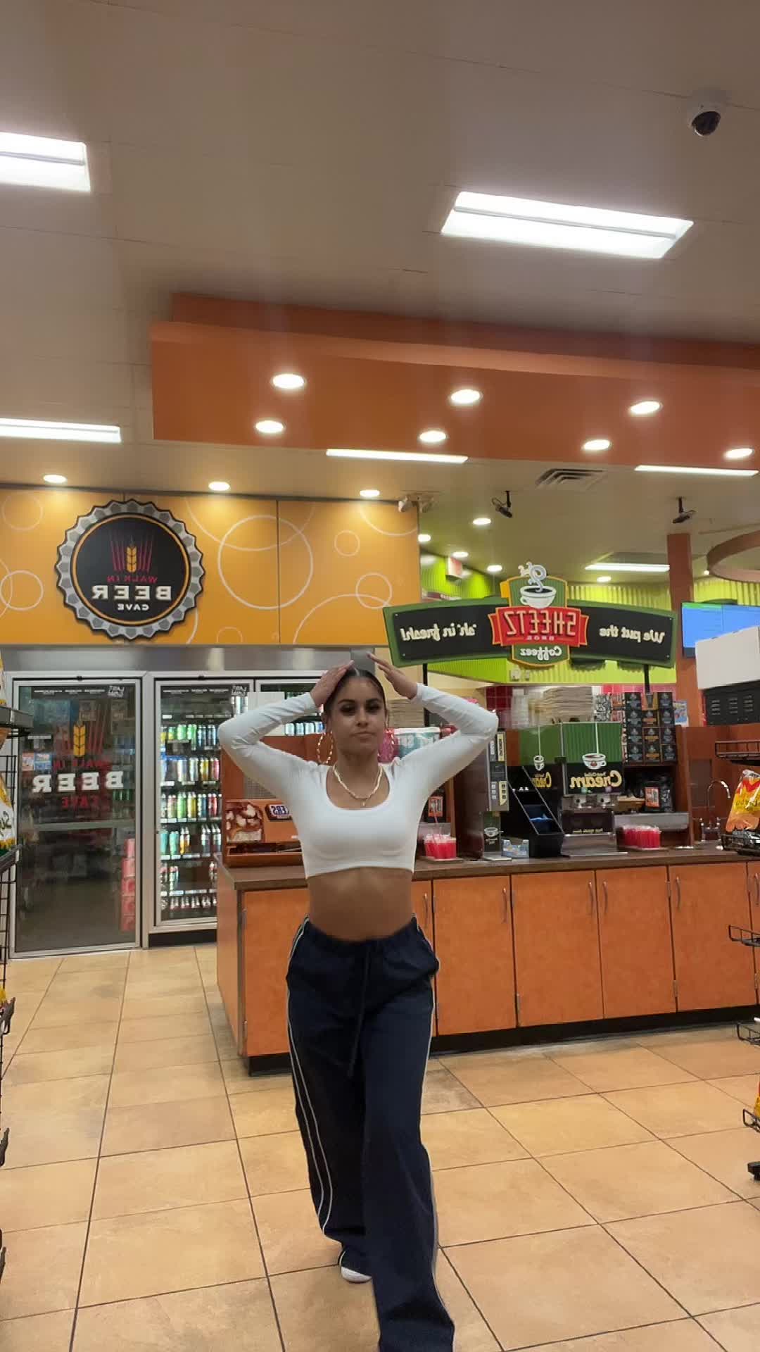 @🦋
