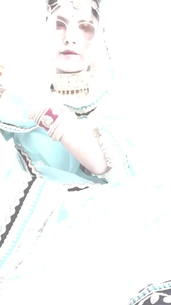 @🐾Radhika🐸
