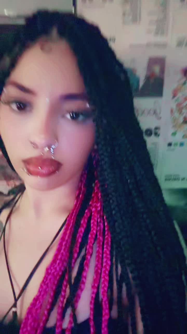 @>:)