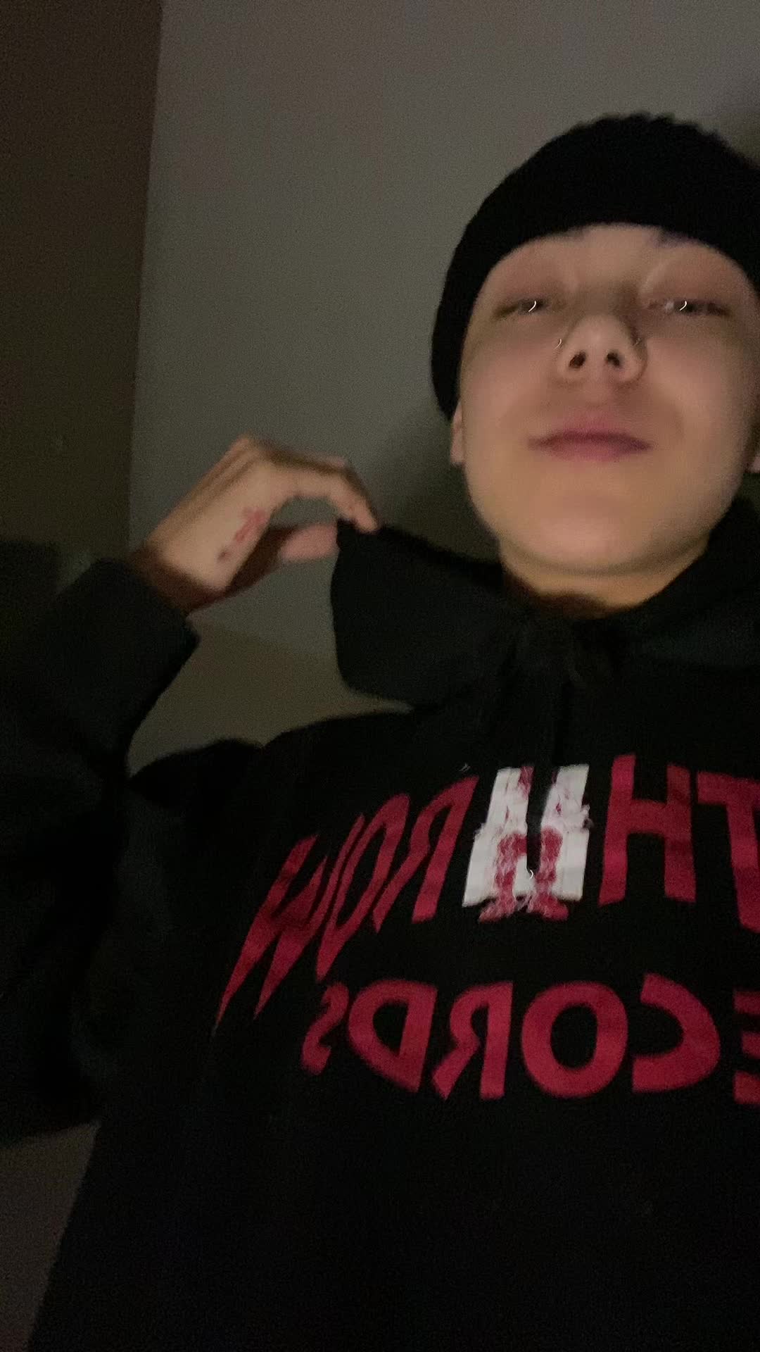 @🖤