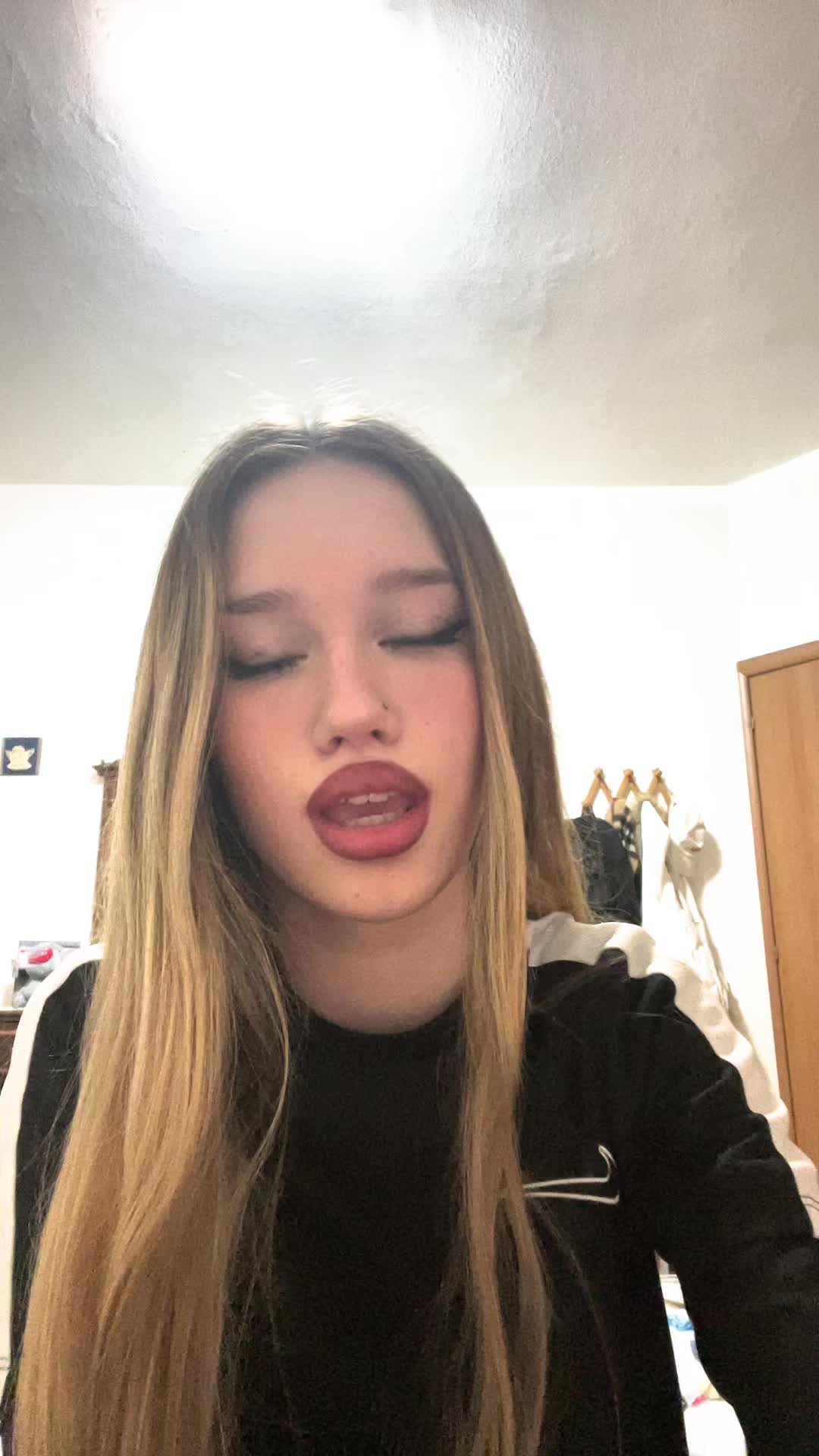 @👻