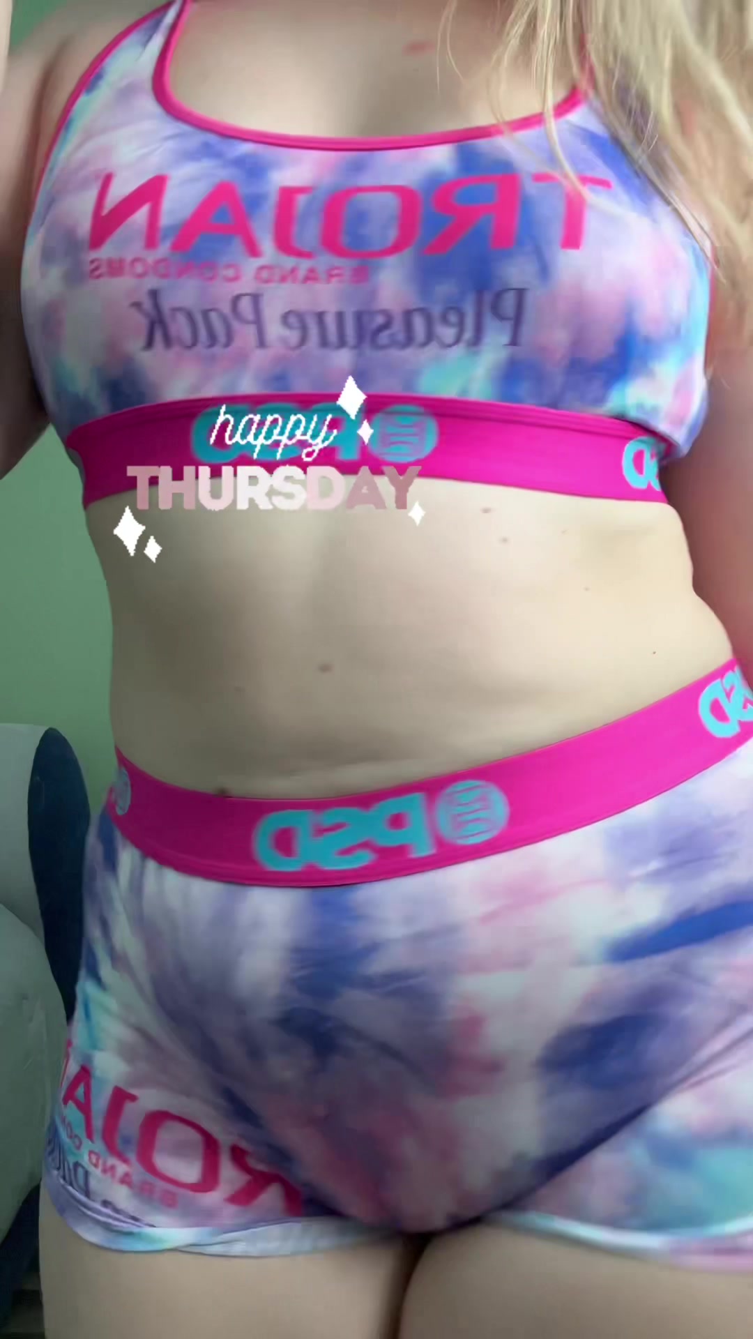 @Curves4daze