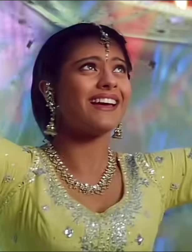 @bollywoodmoments🎞️