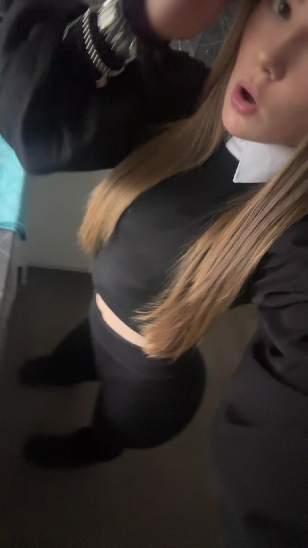 @𝐜𝐚𝐫𝐥𝐲𝐜𝐨𝐰𝐚𝐧🖤