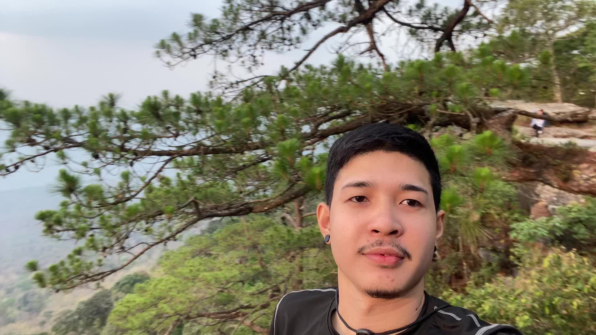 @คิว ฐากูร
