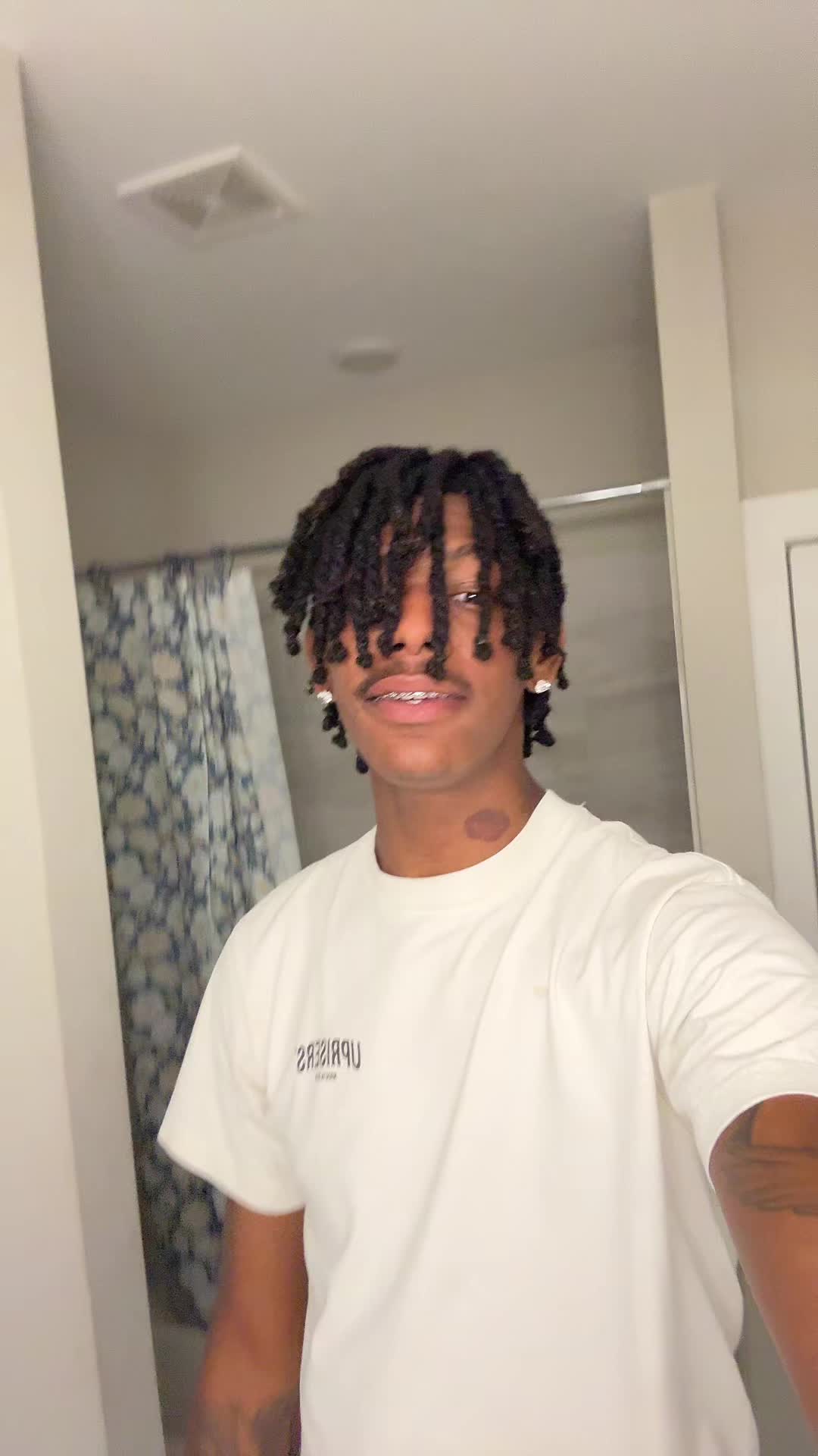@looktrayagain