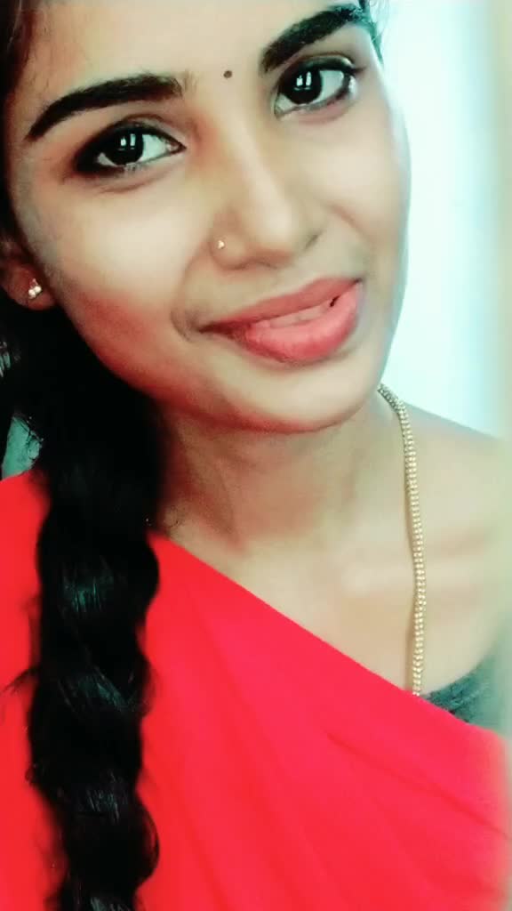 @👑KEERTHI VAVACHI👑